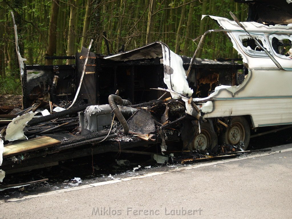 Brand Wohnwagen in Koeln Rodenkirchen P07.JPG